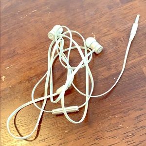 Like new Beats earbuds